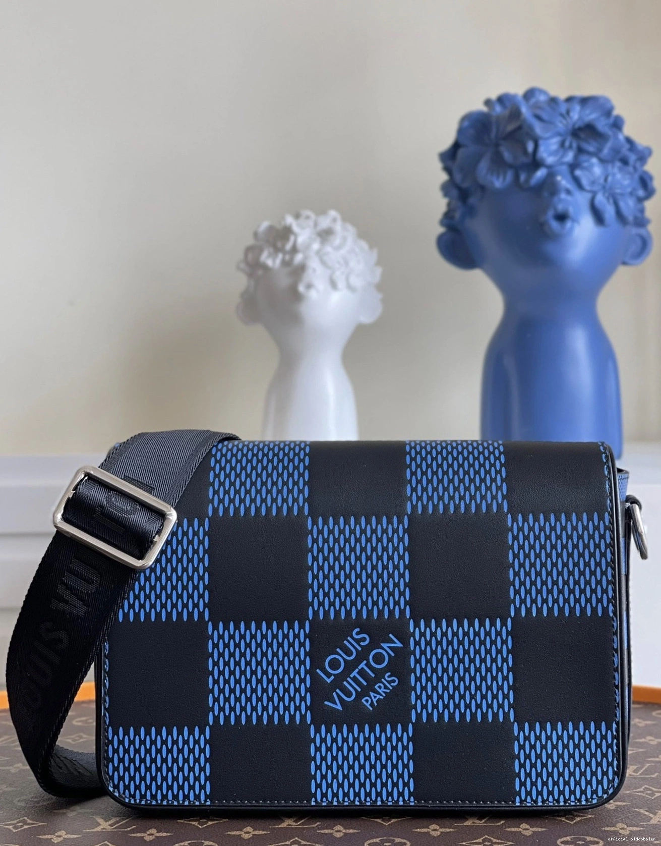 Official oldcobbler VUITTON MESSENGER STUDIO LOUIS 0712